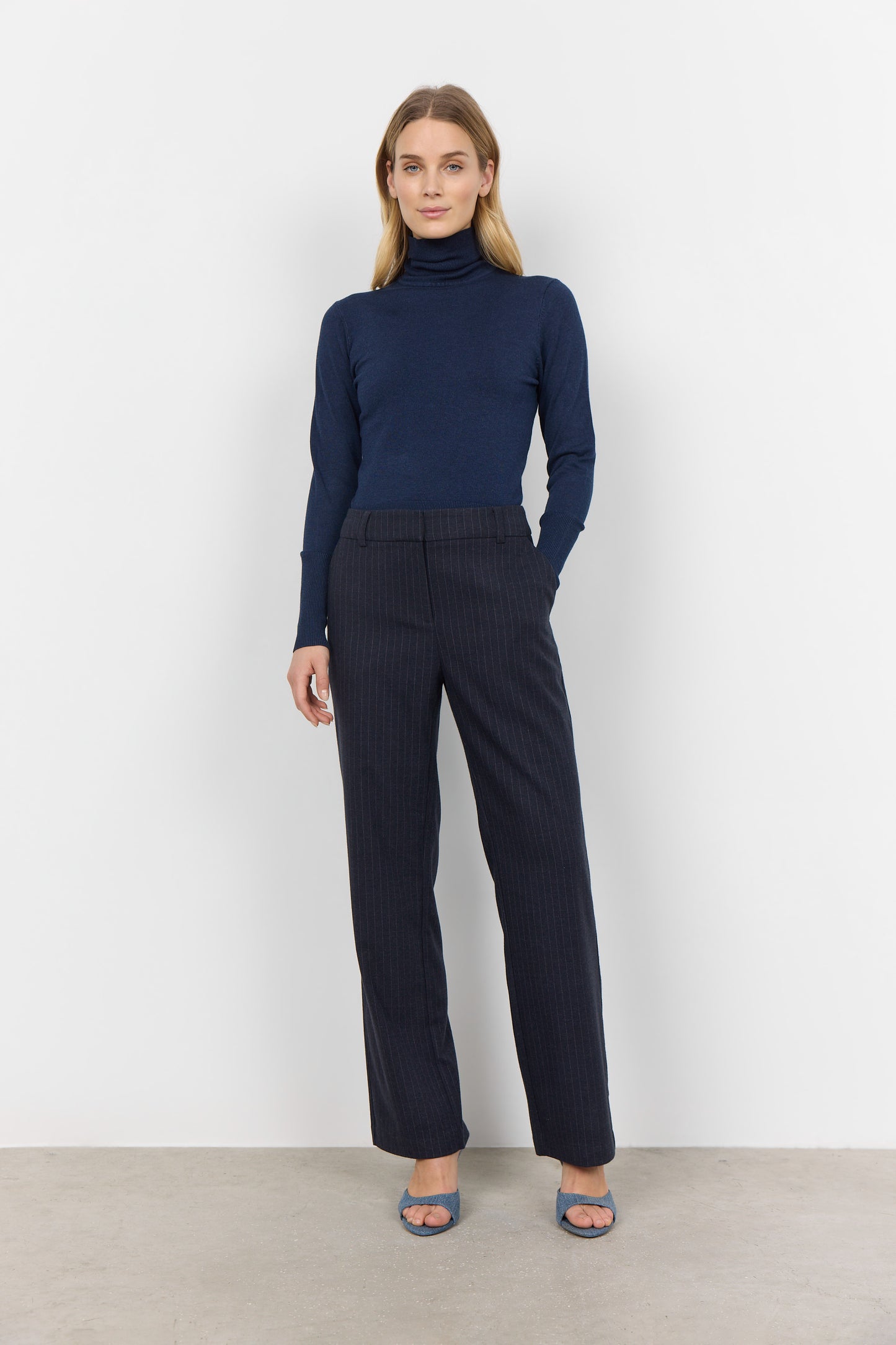 Dollie Pullover Turtleneck