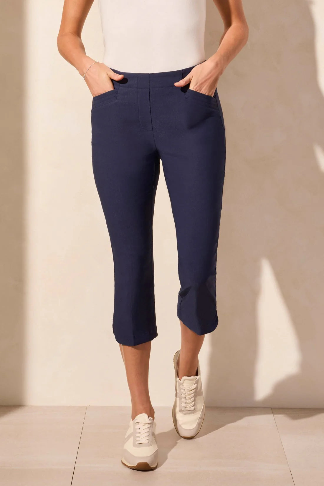 Flatten It Pull-On Slit-Hem Capri